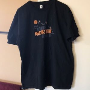 Black north face logo shirt